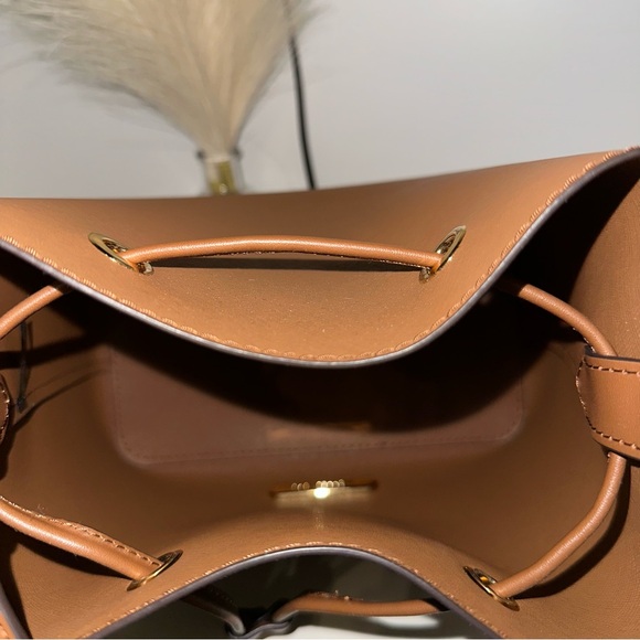 Michael Kors SURI MD Bucket MSGR - Picture 5 of 8